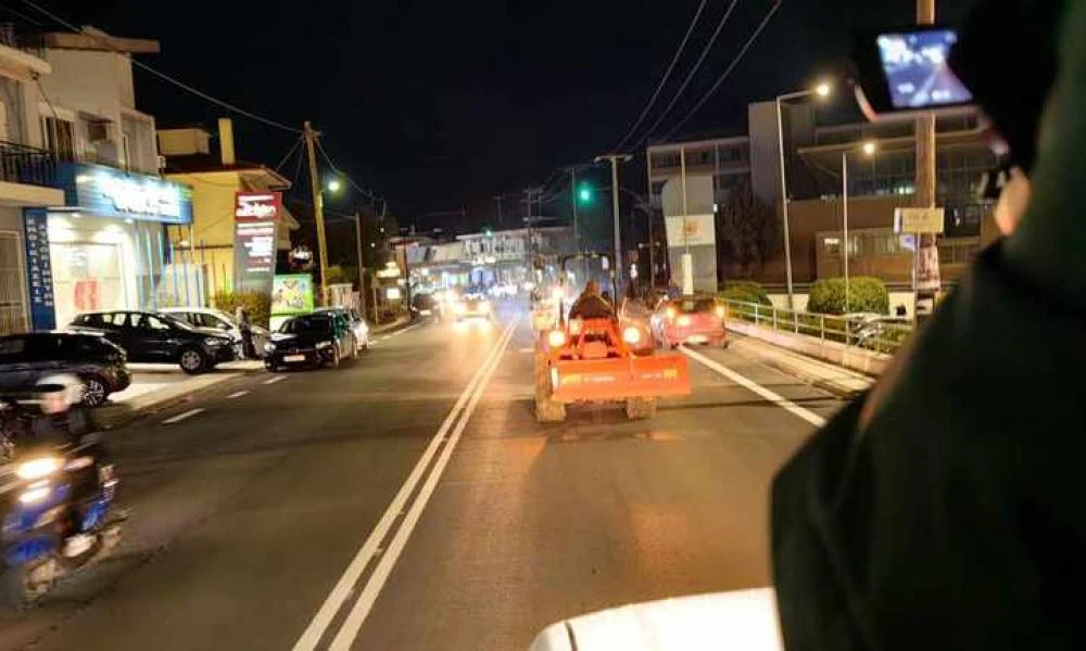 Συνεχίζονται οι αγροτικές κινητοποιήσεις: Πορεία με αυτοκίνητα στο κέντρο του Αιγίου